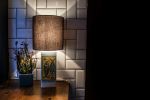 lampada applique decorata a mano della collezione terzo cielo maiolica ceramica di Castelli di Teramo in Abruzzo