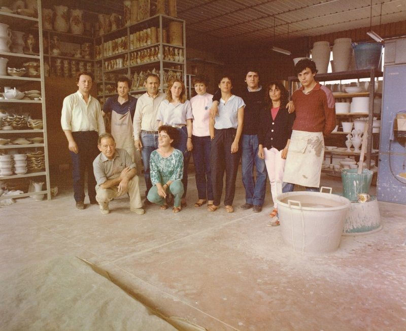 tutta la famiglia De Fabritiis anni 80 all'interno del laboratorio