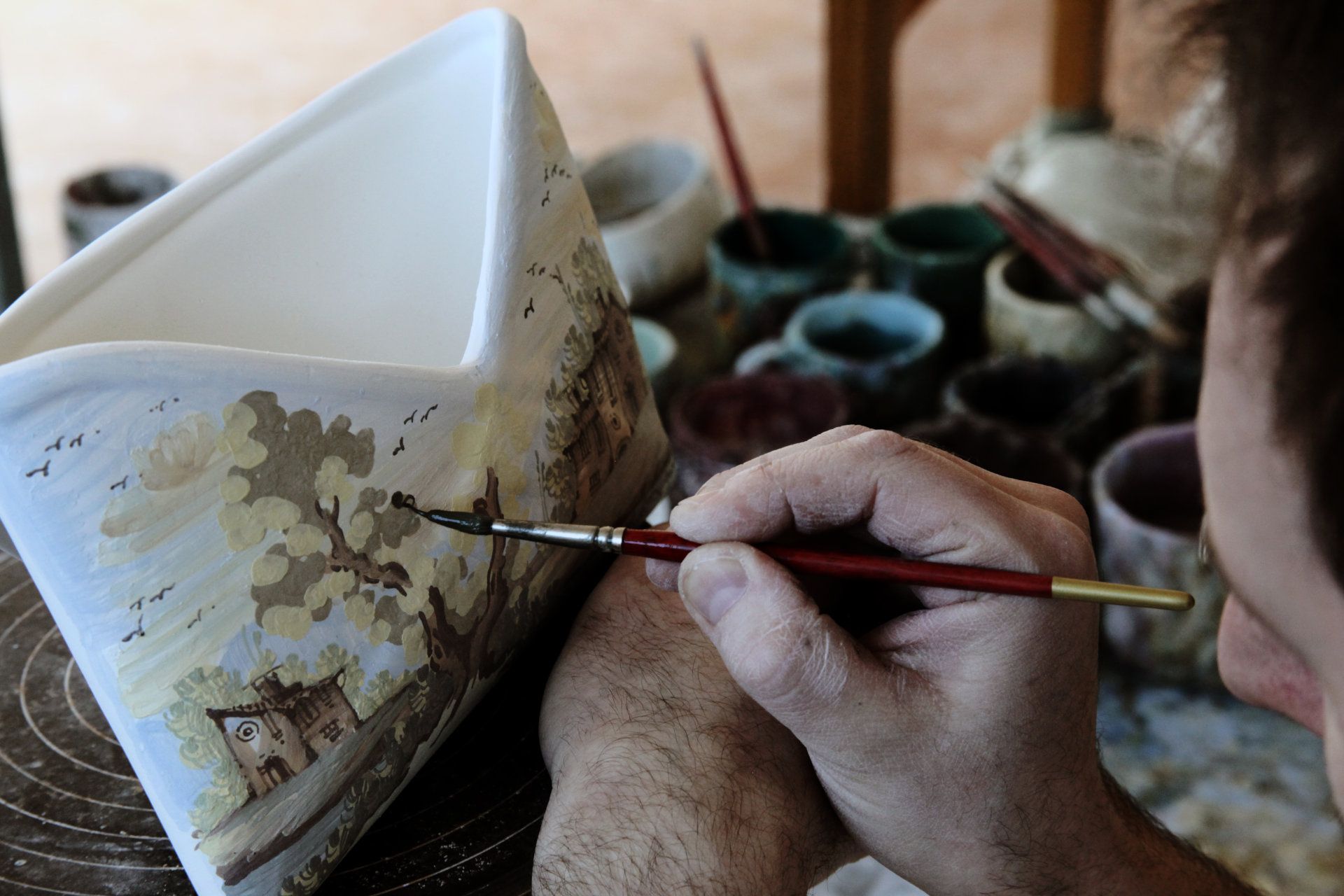 porta tovaglioli con paesaggio dipinto a mano su maiolica ceramica di Castelli De Fabritiis